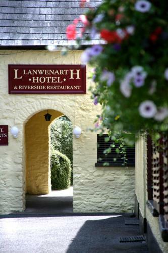 Llanwenarth Hotel And Riverside Restaurant Abergavenny Exterior photo